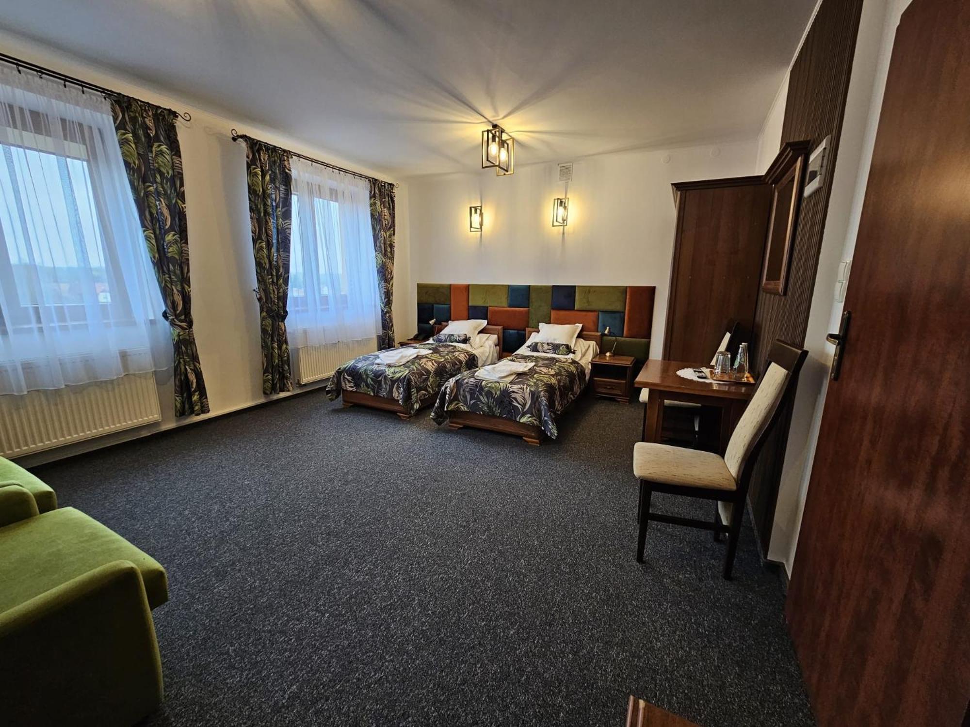 Restauracja Hotel Imperial Jasło Екстериор снимка